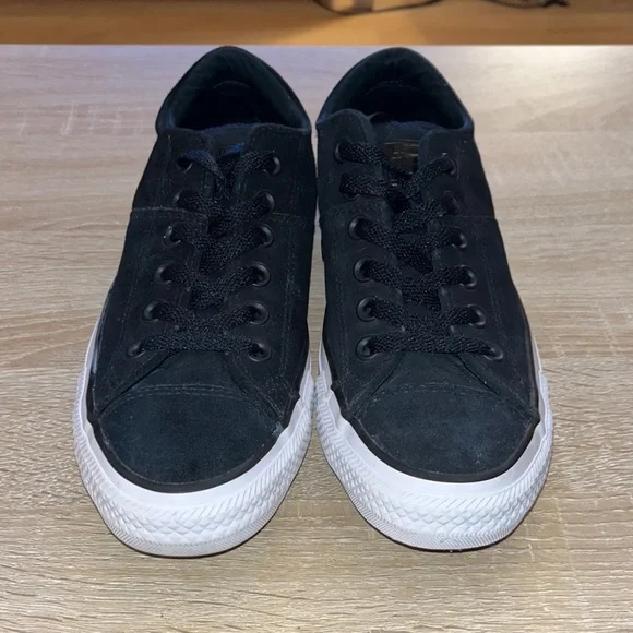 Black canvas converse shoes size 8 - Picture 3 of 6